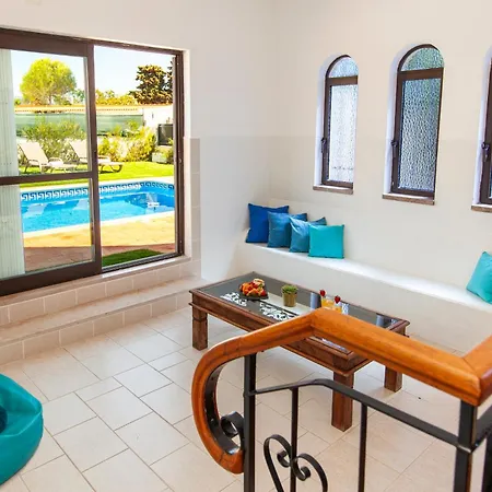 Bellegarde - Com Piscina Aquecivel E Bbq Em アルブフェイラ