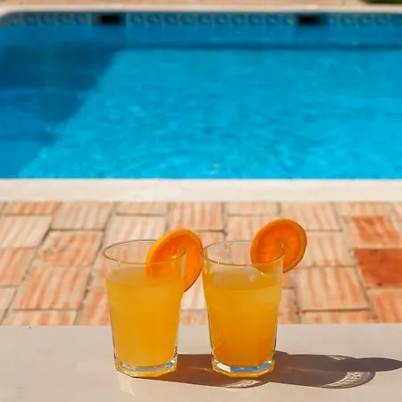 Villa Bellegarde - Com Piscina Aquecivel E Bbq Em