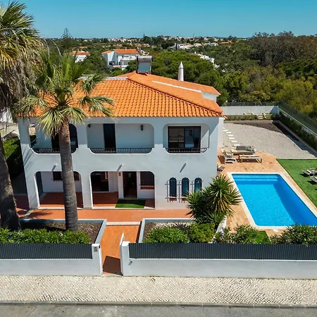 Bellegarde - Com Piscina Aquecivel E Bbq Em *